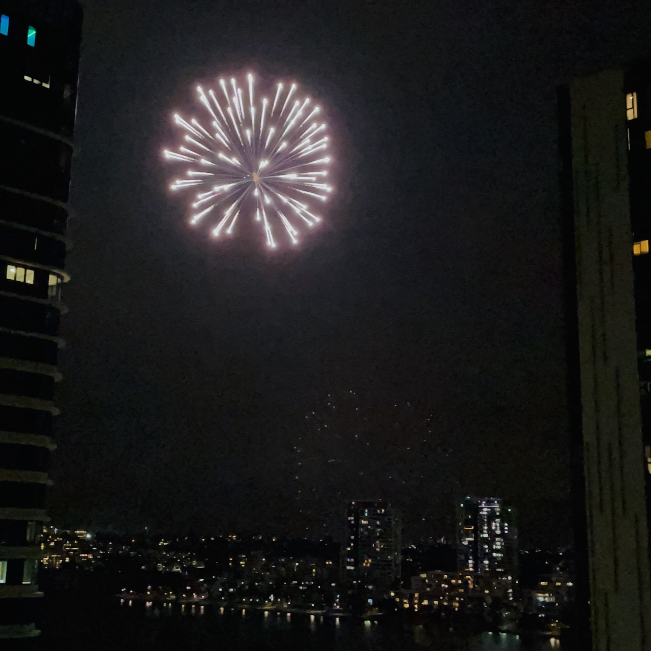 在家裡也能看到煙花